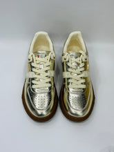 TENNIS GUESS GWINART DORADO